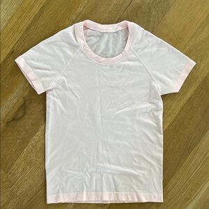 Lululemon Swiftly Tech Short Sleeve 4 Never Worn